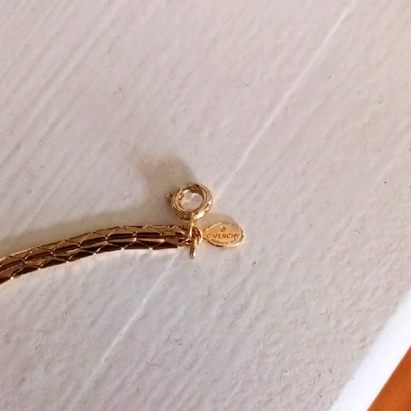 Givenchy GOLD Bar Bracelet - Picture 5 of 8